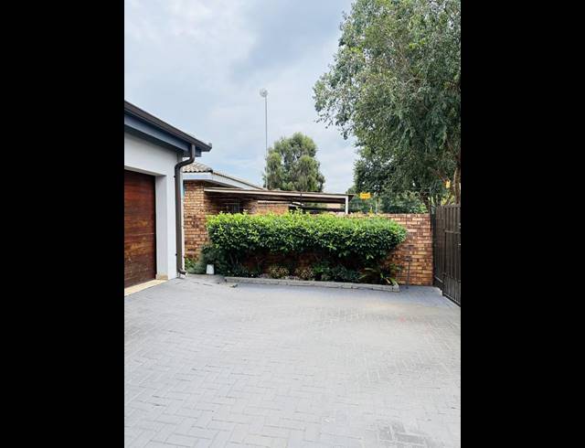 3 BEDROOM HOUSE FOR SALE IN MIDDELBURG SOUTH